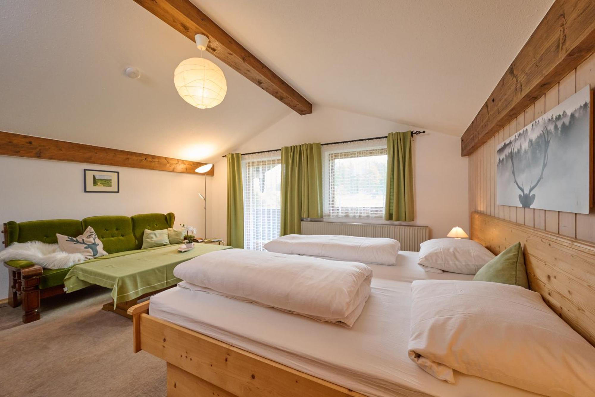 Gaestehaus Weissenbacher-ferienwohnungen * Marquartstein