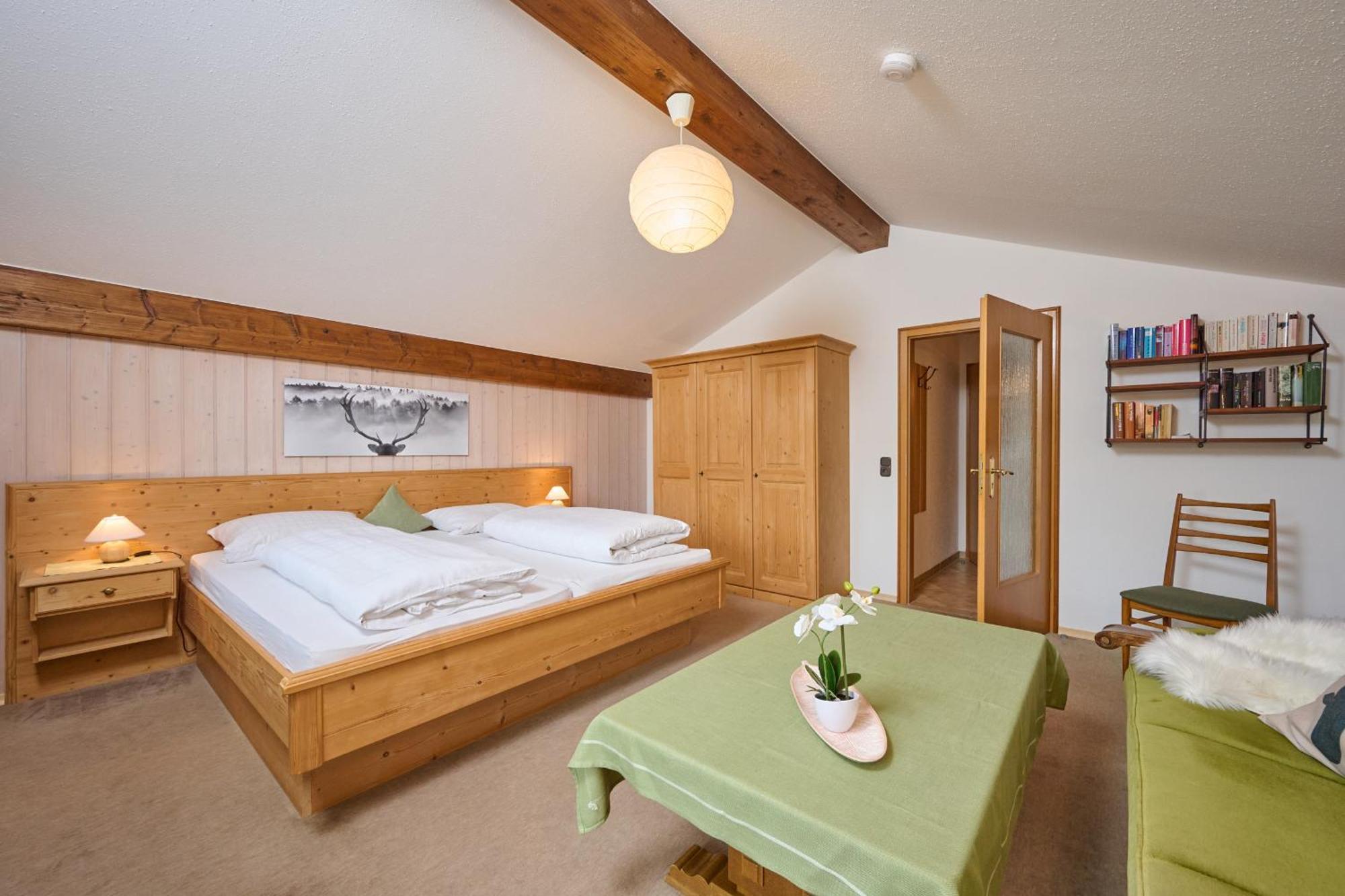 Gaestehaus Weissenbacher-ferienwohnungen * Marquartstein