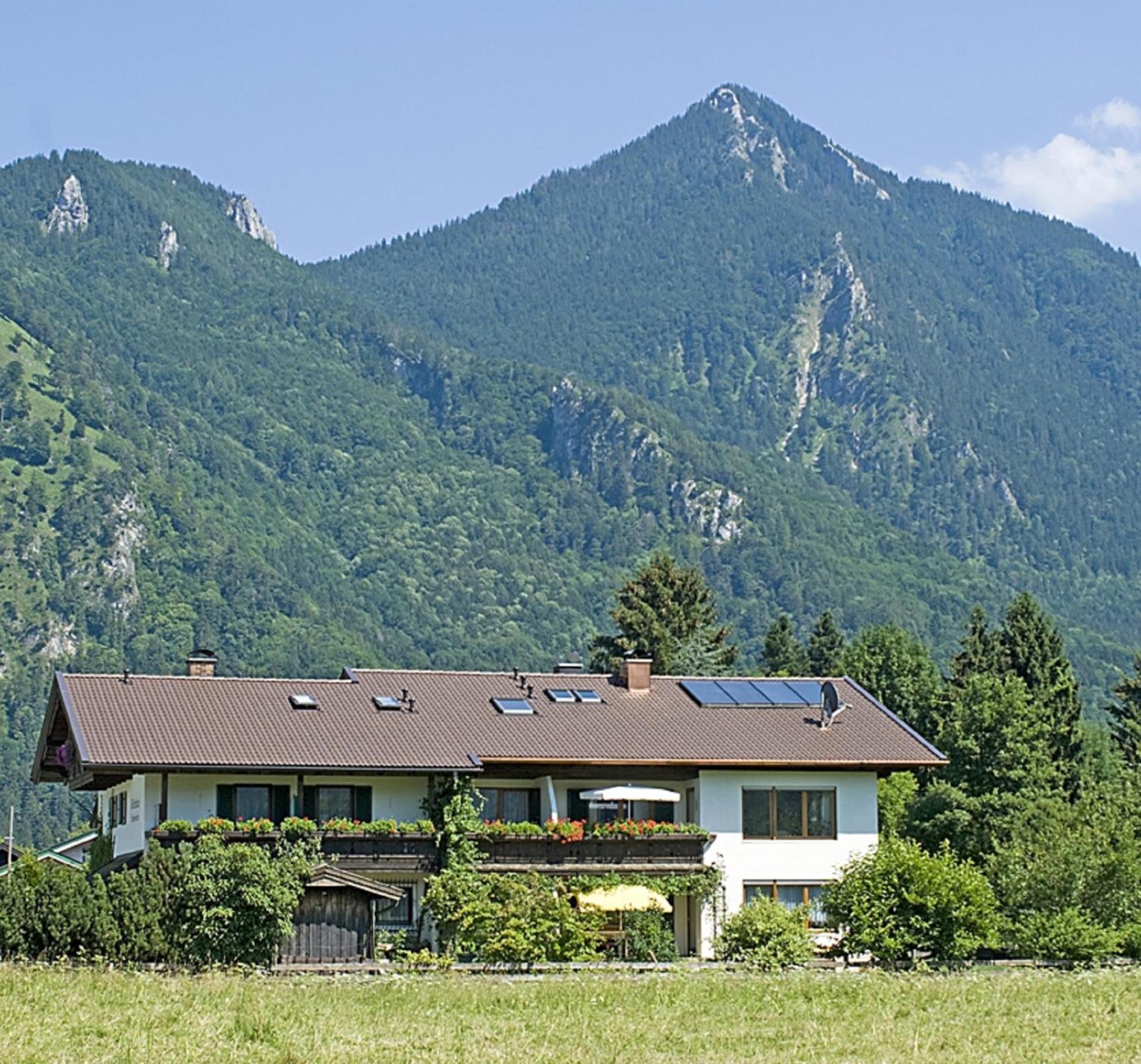 Gaestehaus Weissenbacher-ferienwohnungen * Marquartstein
